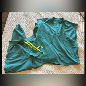 Figs Scrubs Bottoms- Hugh waisted joggers size Large Top- oversized fit Medium